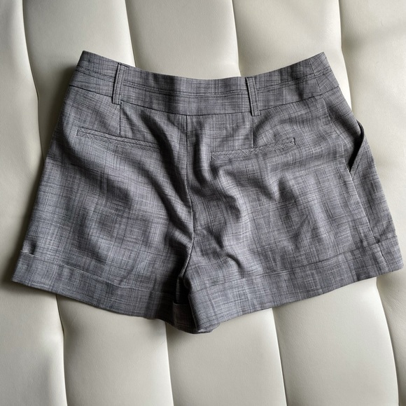 Pleated Checkered Shorts - Picture 3 of 3